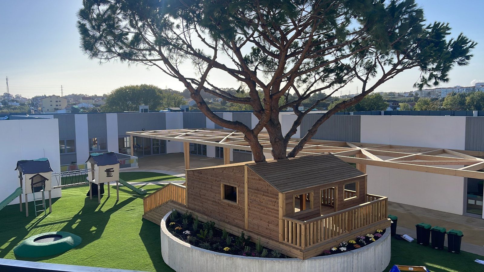Almada International School