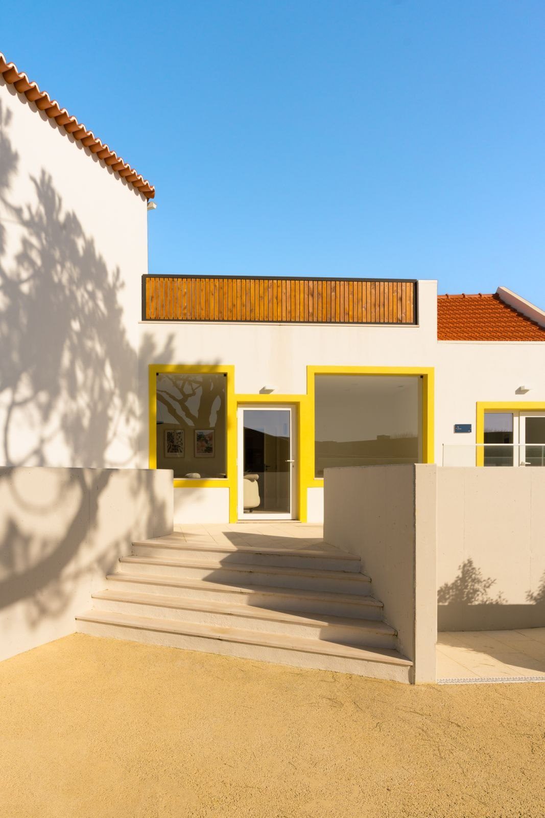 Almada International School